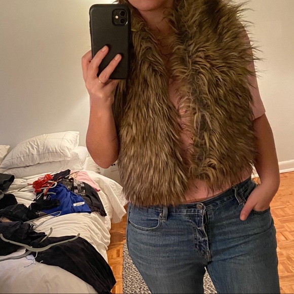 Aritzia Babaton Faux Fur scarf - Picture 6 of 6